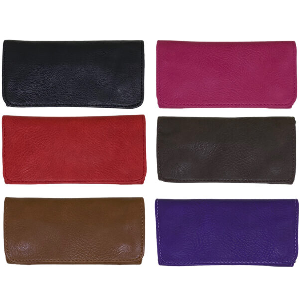 Θήκες καπνού με επένδυση λάτεξ. Με επενδυμένη θηκη στο εσωτερικό από Άριστης ποιότητας Latex, ώστε να διατηρείται η υγρασία του καπνού. Περιέχει θήκη για τσιγαρόχαρτα & φιλτράκια. Σχεδιασμένη ώστε να χωράει και το πακέτο του καπνού και χύμα τον καπνό Καλό κλείσιμο με εσωτερικούς κρυφούς μαγνήτες.